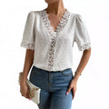 Camiseta Feminina em Renda Floral