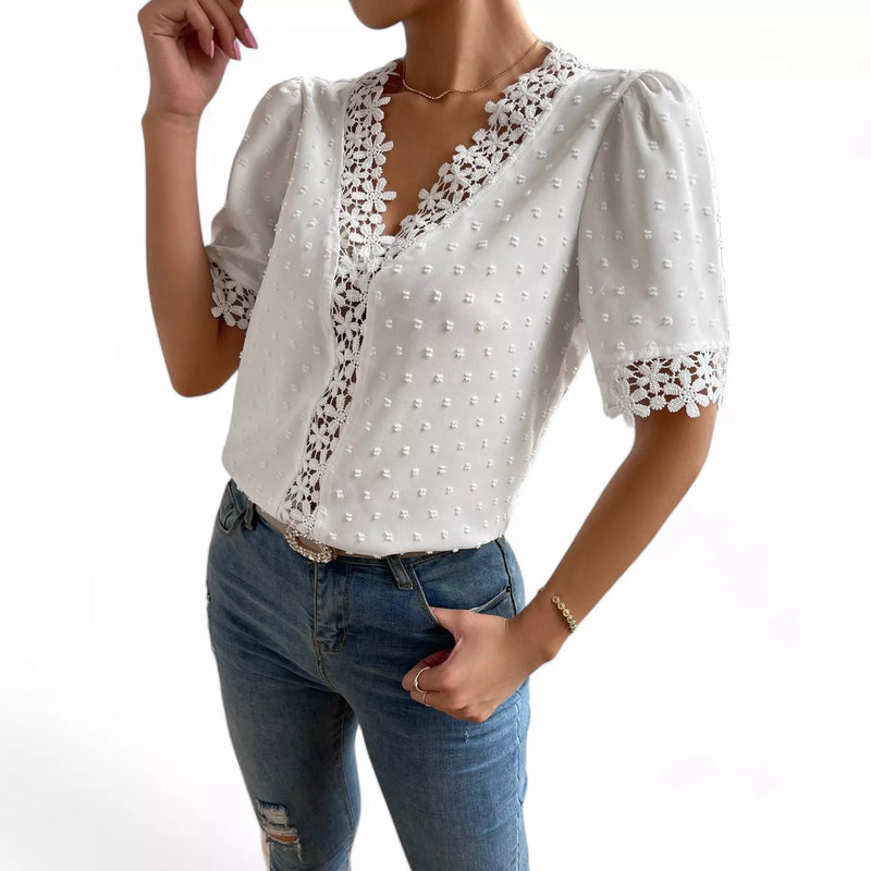Camiseta Feminina em Renda Floral
