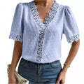 Camiseta Feminina em Renda Floral