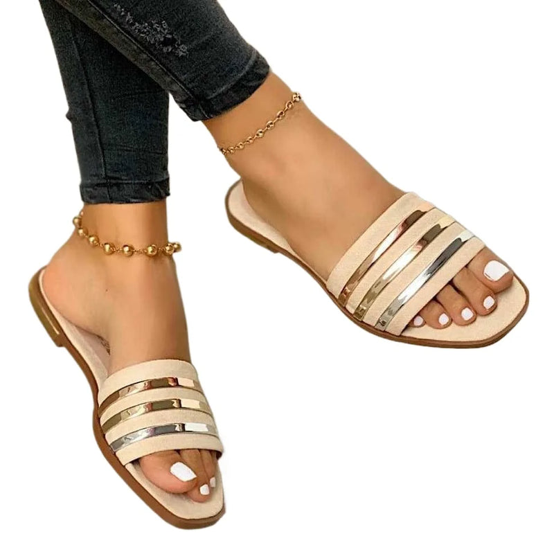 Sandália Rasteirinha Glamour: Tiras Metalizadas